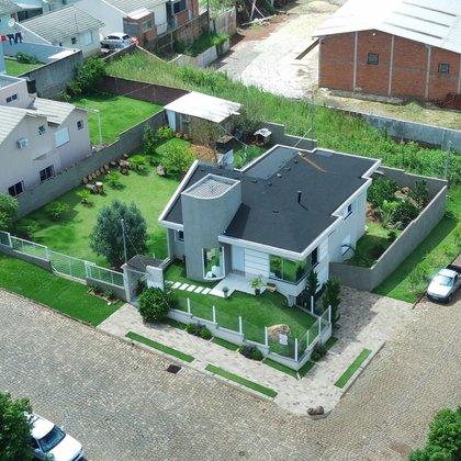 Vende-se linda casa semi mobiliada com 648 m² de terreno em Marau